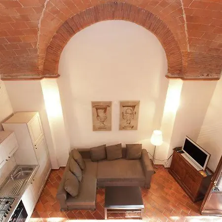 Appartement Mit Offenem Schlafboden Und Garten