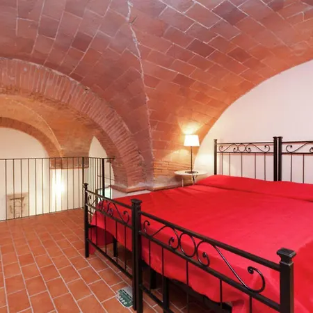 Appartement Mit Offenem Schlafboden Und Garten Campiglia Marittima
